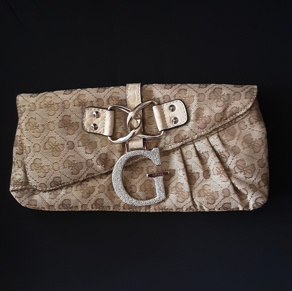 Guess Shimmering Beige Signature Clutch
